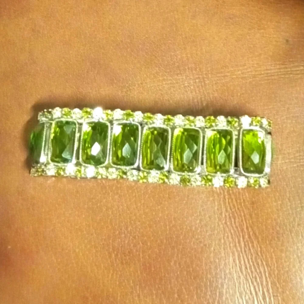 Vintage green crystal stretch bracelet. - Picture 1 of 2